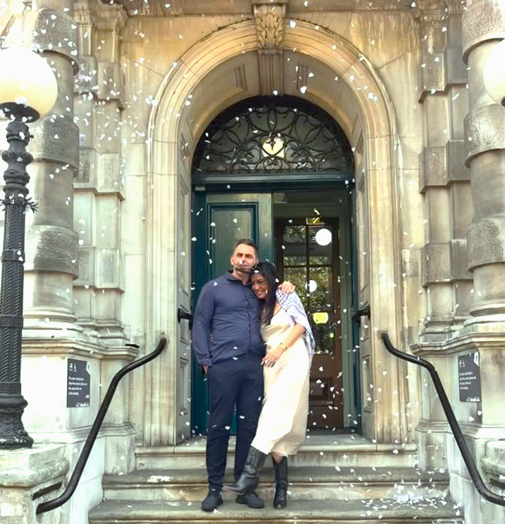 A smiling Ronnie O’Sullivan and Laila Rouass share a casual side hug, celebrating their union during the Ronnie O’Sullivan wedding.