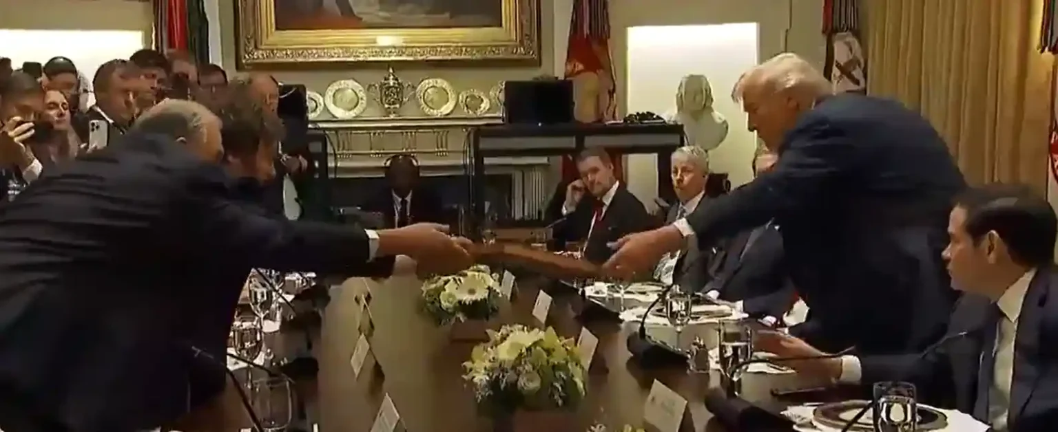 Javier Milei nominates Trump with a gold-framed letter for the Nobel Peace Prize.