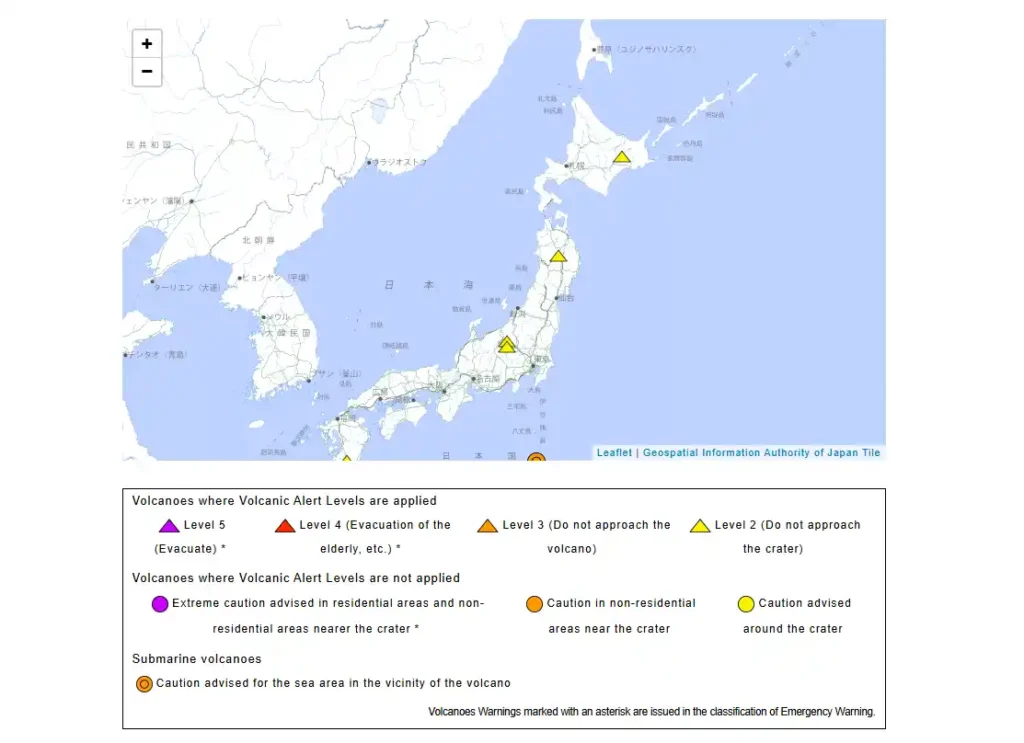 Map from Japan Meteorological Agency showing volcanic alert levels across Japan, including Sakurajima volcano eruption status.