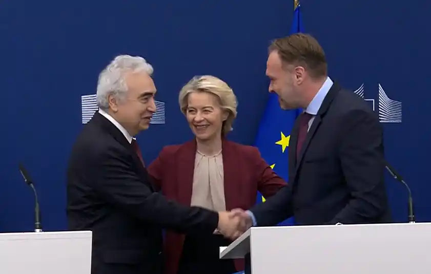 President Ursula von der Leyen stands with Commissioner Jørgensen and Fatih Birol during an EU press event focused on reducing energy dependence on Russia.