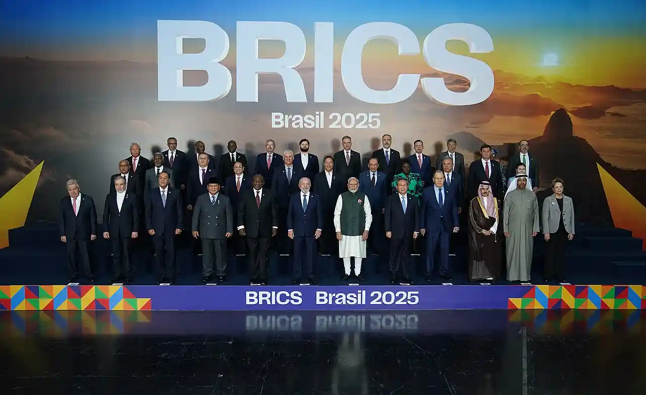 BRICS 2025 Summit official photo showing leaders amid growing BRICS economic influence